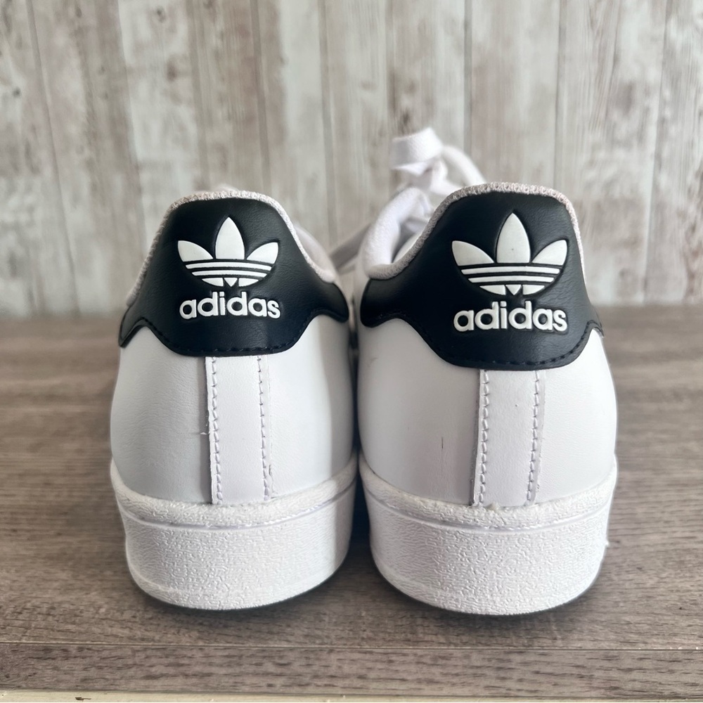 Adidas Low Top Superstars Size 7.5 - Picture 5 of 7